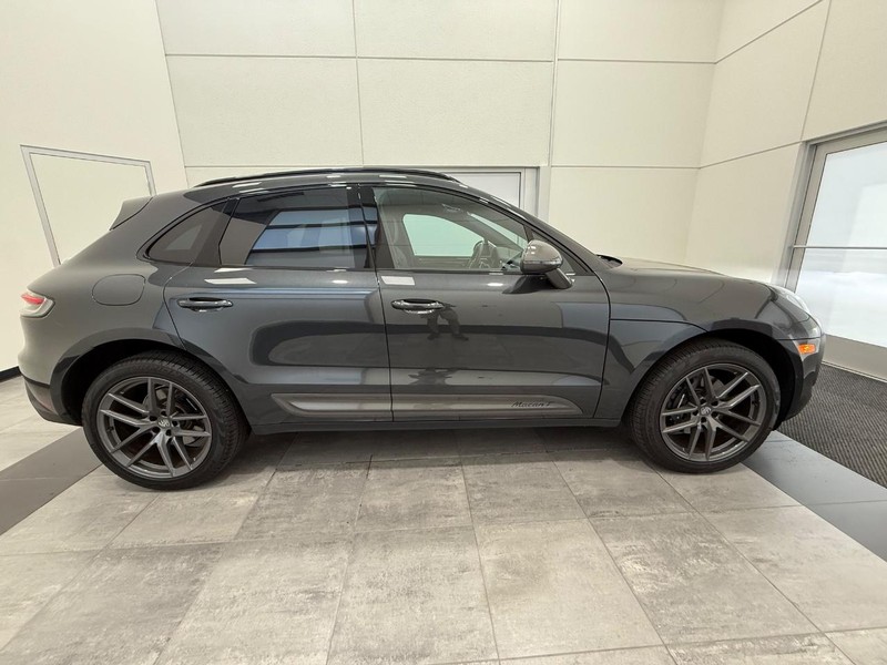 Porsche Macan Vehicle Full-screen Gallery Image 9