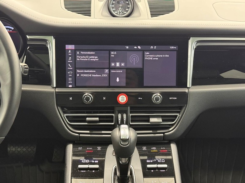 Porsche Macan Vehicle Full-screen Gallery Image 14