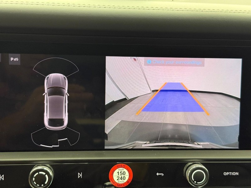 Porsche Macan Vehicle Full-screen Gallery Image 22