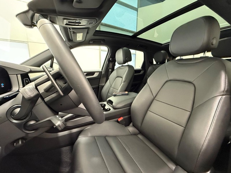Porsche Cayenne Vehicle Full-screen Gallery Image 5
