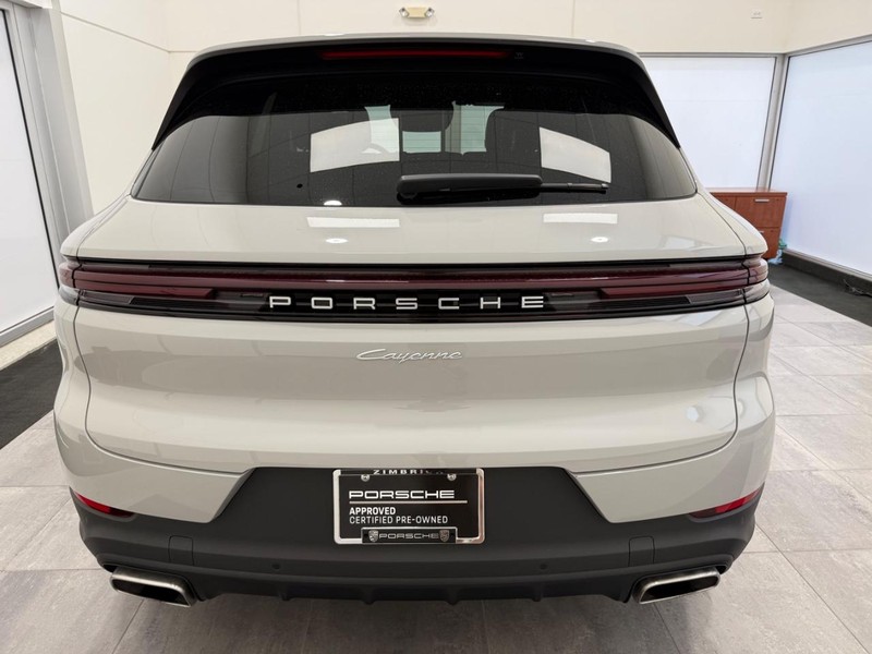 Porsche Cayenne Vehicle Full-screen Gallery Image 6