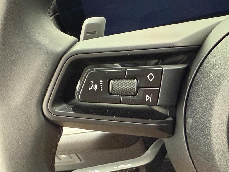 Porsche Cayenne Vehicle Full-screen Gallery Image 18