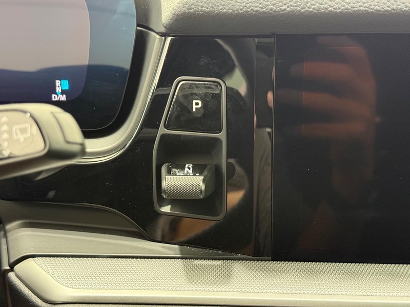 Porsche Cayenne Vehicle Full-screen Gallery Image 20