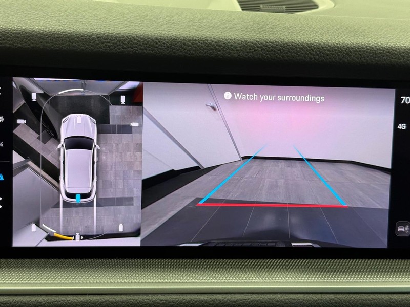 Porsche Cayenne Vehicle Full-screen Gallery Image 21