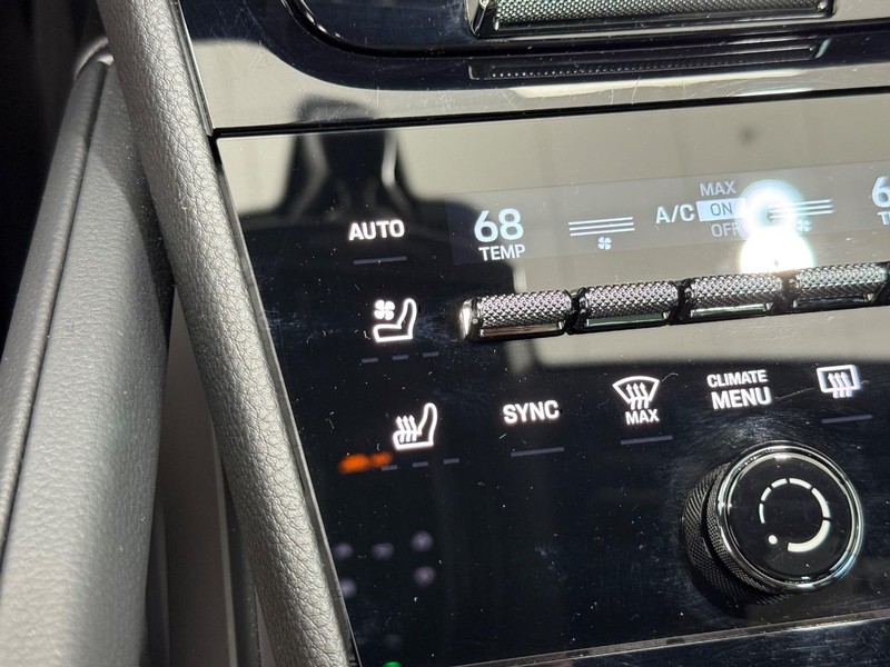 Porsche Cayenne Vehicle Full-screen Gallery Image 22