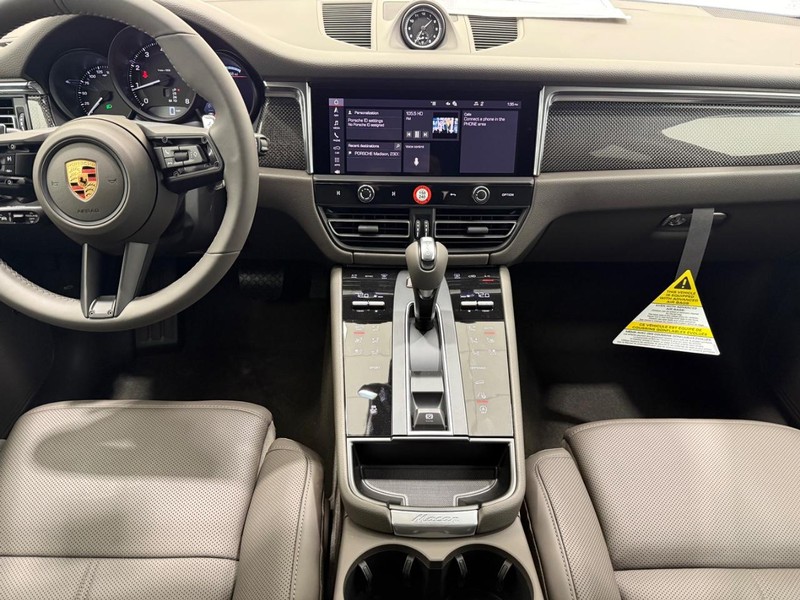 Porsche Macan Vehicle Full-screen Gallery Image 14