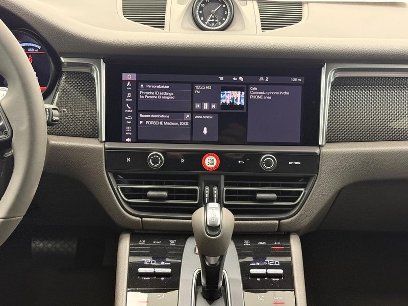 Porsche Macan Vehicle Full-screen Gallery Image 15