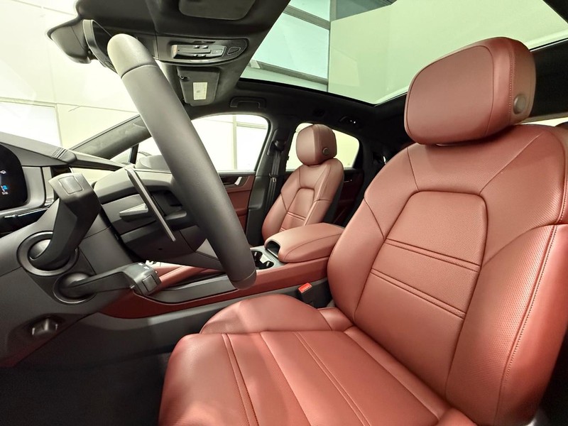 Porsche Cayenne Vehicle Full-screen Gallery Image 5