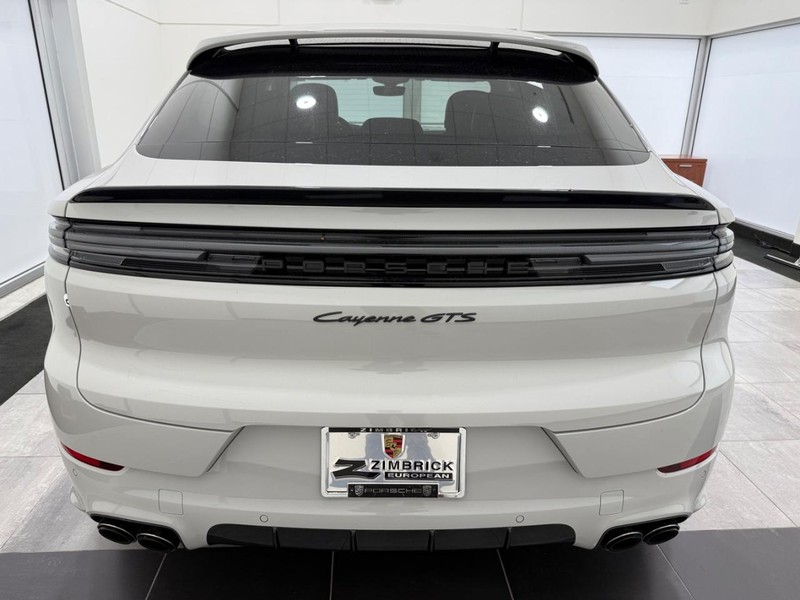 Porsche Cayenne Vehicle Full-screen Gallery Image 6