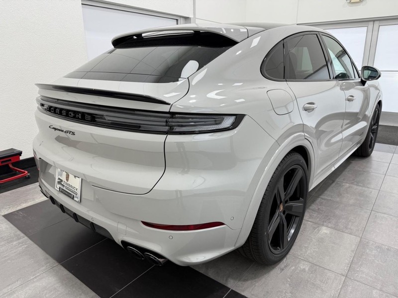 Porsche Cayenne Vehicle Full-screen Gallery Image 7