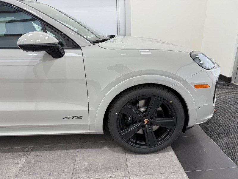 Porsche Cayenne Vehicle Full-screen Gallery Image 10