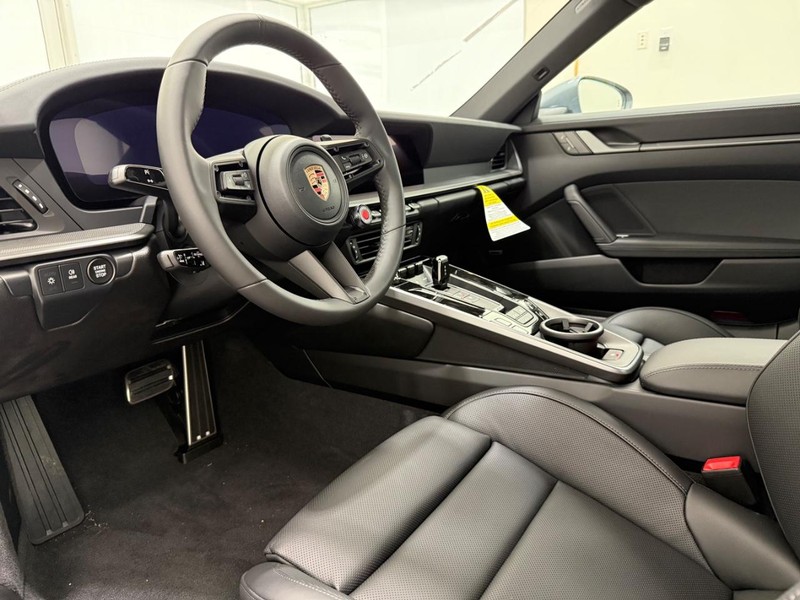 Porsche 911 Vehicle Full-screen Gallery Image 4