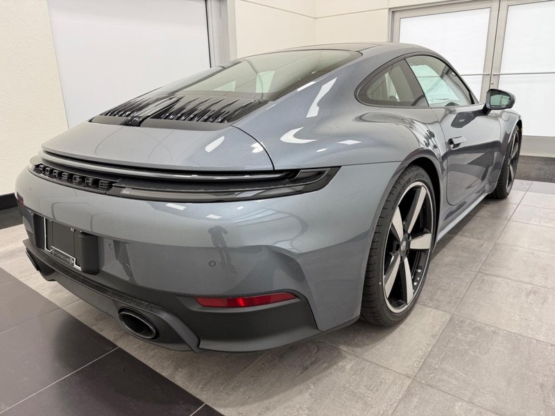 Porsche 911 Vehicle Full-screen Gallery Image 7