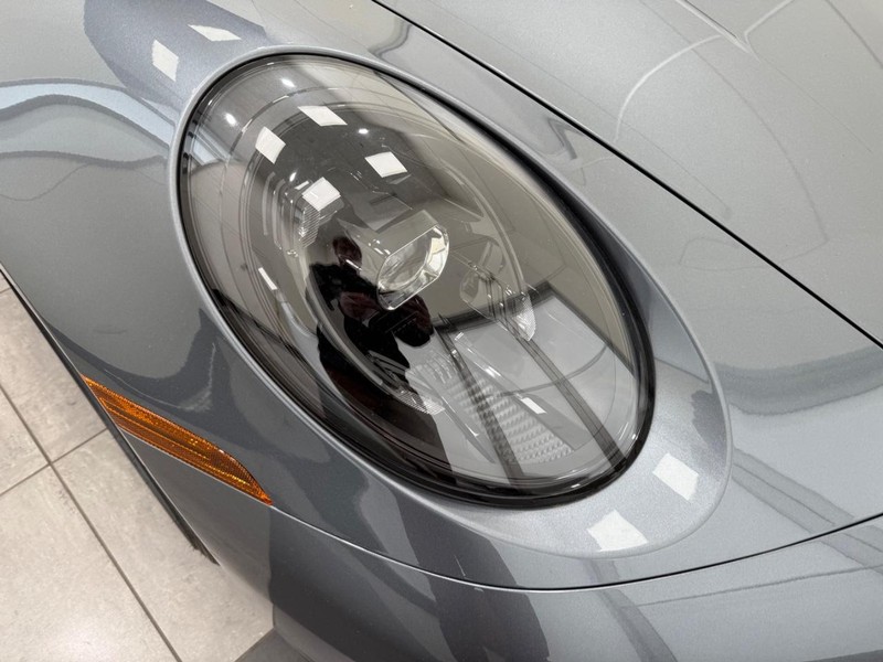 Porsche 911 Vehicle Full-screen Gallery Image 11