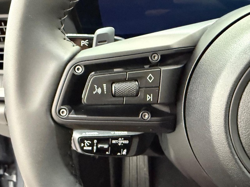 Porsche 911 Vehicle Full-screen Gallery Image 19