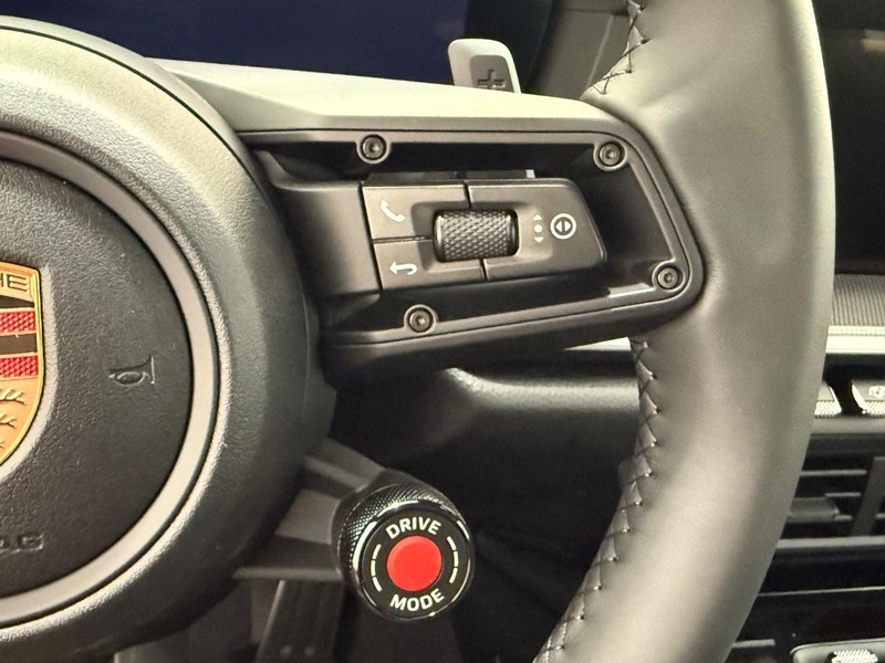 Porsche 911 Vehicle Full-screen Gallery Image 20