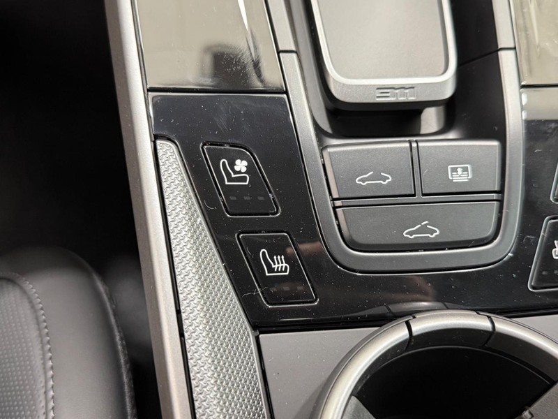 Porsche 911 Vehicle Full-screen Gallery Image 21