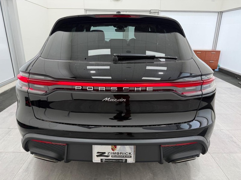 Porsche Macan Vehicle Full-screen Gallery Image 4