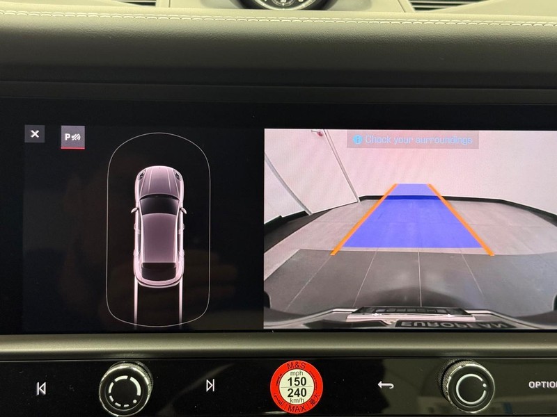 Porsche Macan Vehicle Full-screen Gallery Image 19