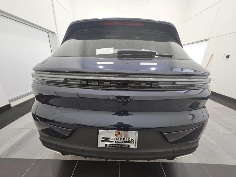 Porsche Cayenne Vehicle Full-screen Gallery Image 6