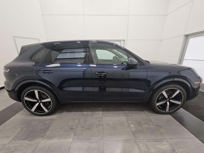 Porsche Cayenne Vehicle Full-screen Gallery Image 9