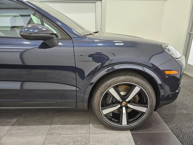 Porsche Cayenne Vehicle Full-screen Gallery Image 10