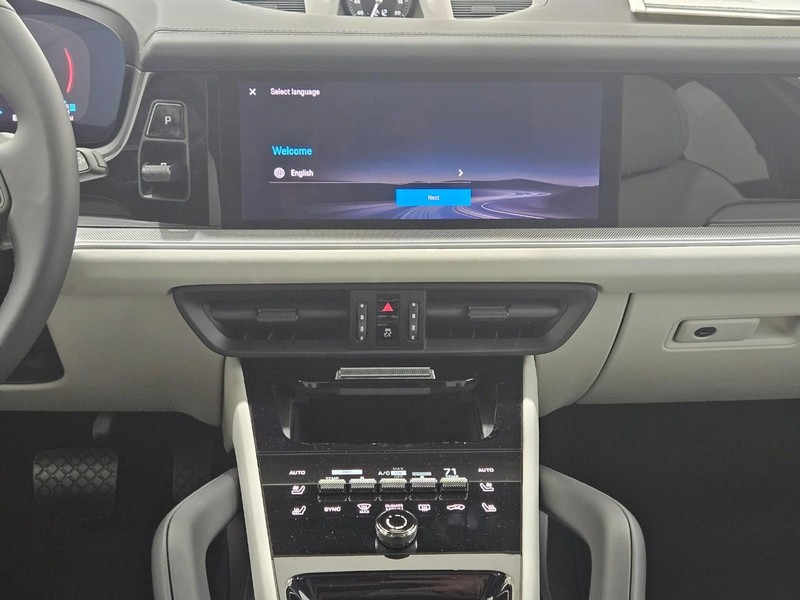 Porsche Cayenne Vehicle Full-screen Gallery Image 14