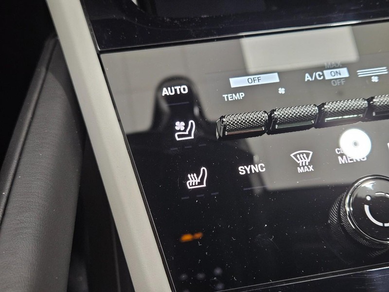 Porsche Cayenne Vehicle Full-screen Gallery Image 20