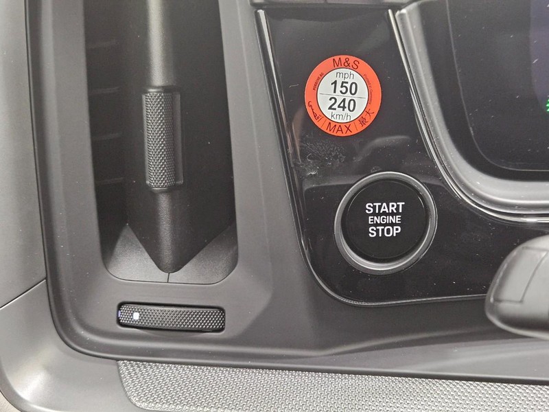 Porsche Cayenne Vehicle Full-screen Gallery Image 21