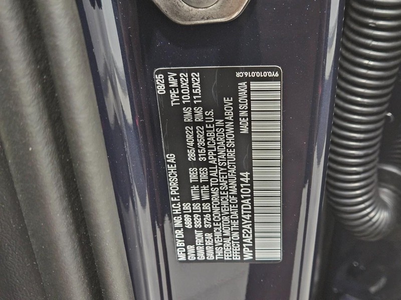 Porsche Cayenne Vehicle Full-screen Gallery Image 24