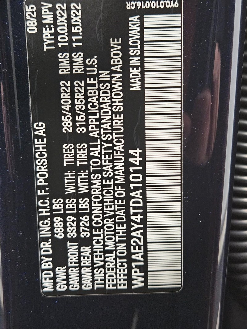 Porsche Cayenne Vehicle Full-screen Gallery Image 25