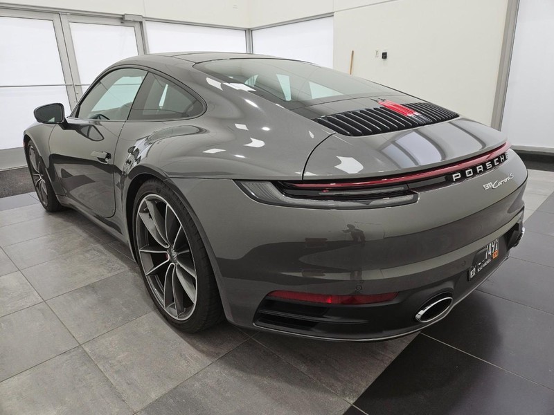 Porsche 911 Vehicle Full-screen Gallery Image 3