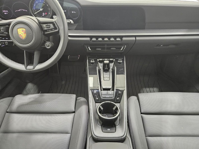 Porsche 911 Vehicle Full-screen Gallery Image 13