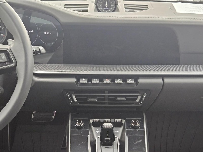 Porsche 911 Vehicle Full-screen Gallery Image 14