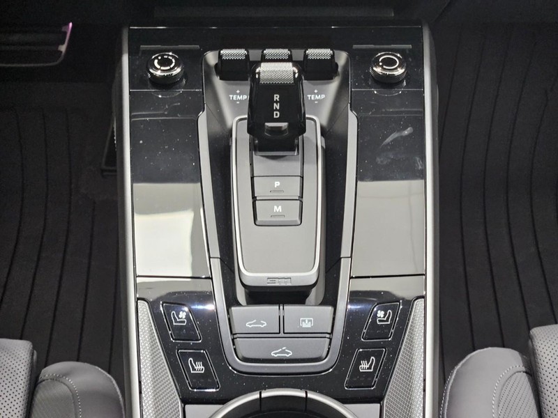 Porsche 911 Vehicle Full-screen Gallery Image 15