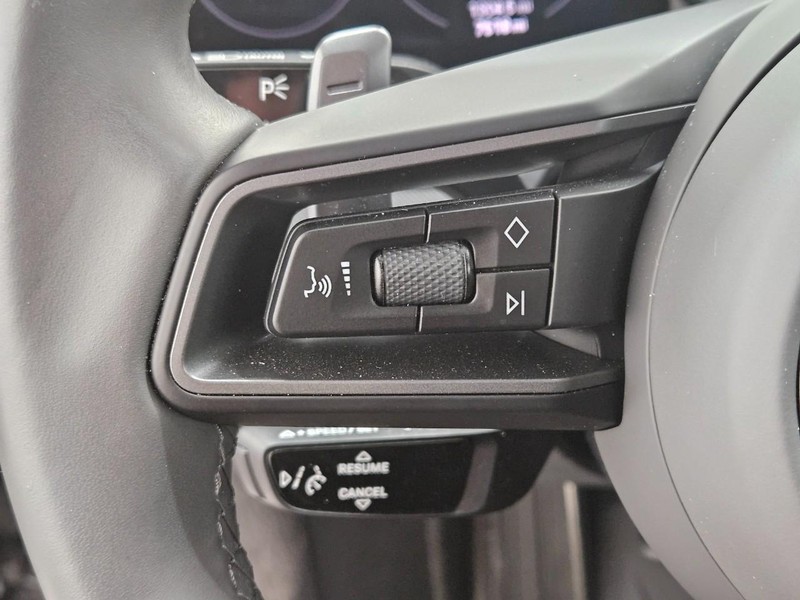 Porsche 911 Vehicle Full-screen Gallery Image 20