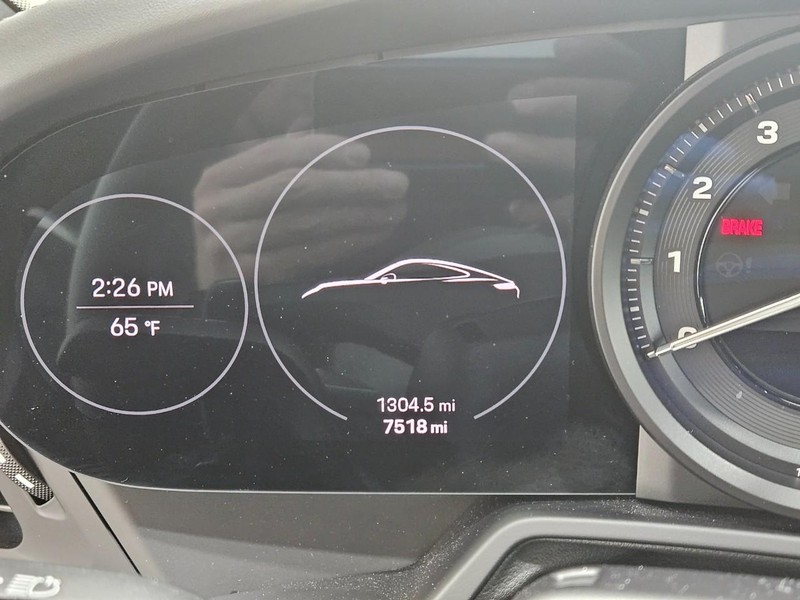 Porsche 911 Vehicle Full-screen Gallery Image 22