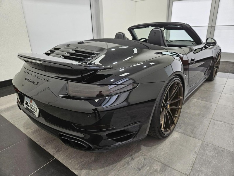 Porsche 911 Vehicle Full-screen Gallery Image 7