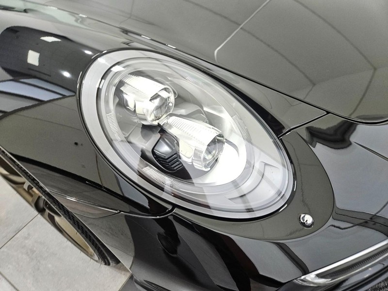 Porsche 911 Vehicle Full-screen Gallery Image 11