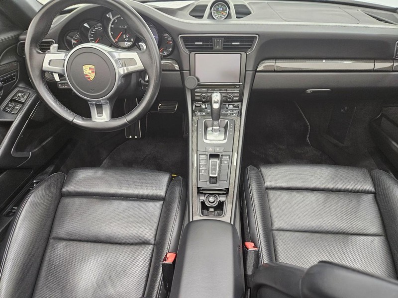 Porsche 911 Vehicle Full-screen Gallery Image 13