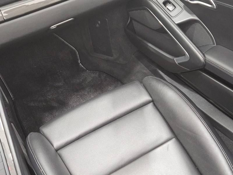 Porsche 911 Vehicle Full-screen Gallery Image 17