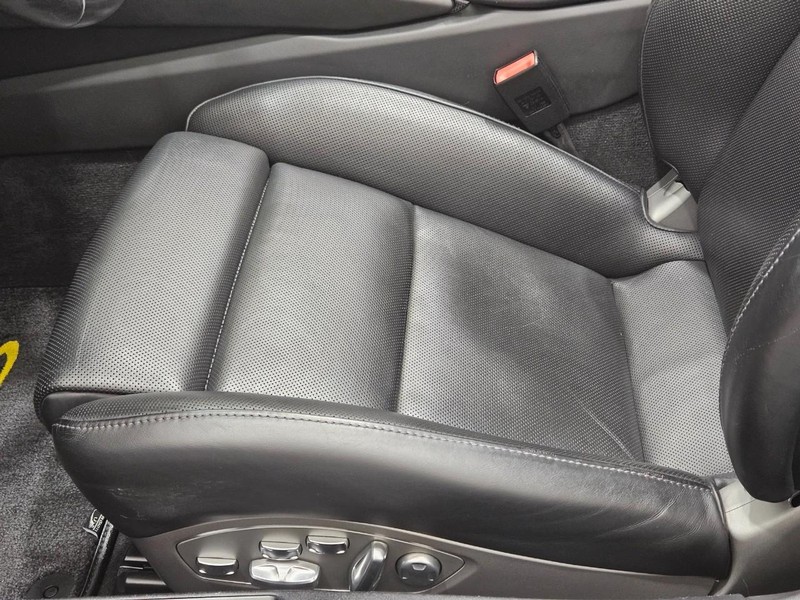 Porsche 911 Vehicle Full-screen Gallery Image 25