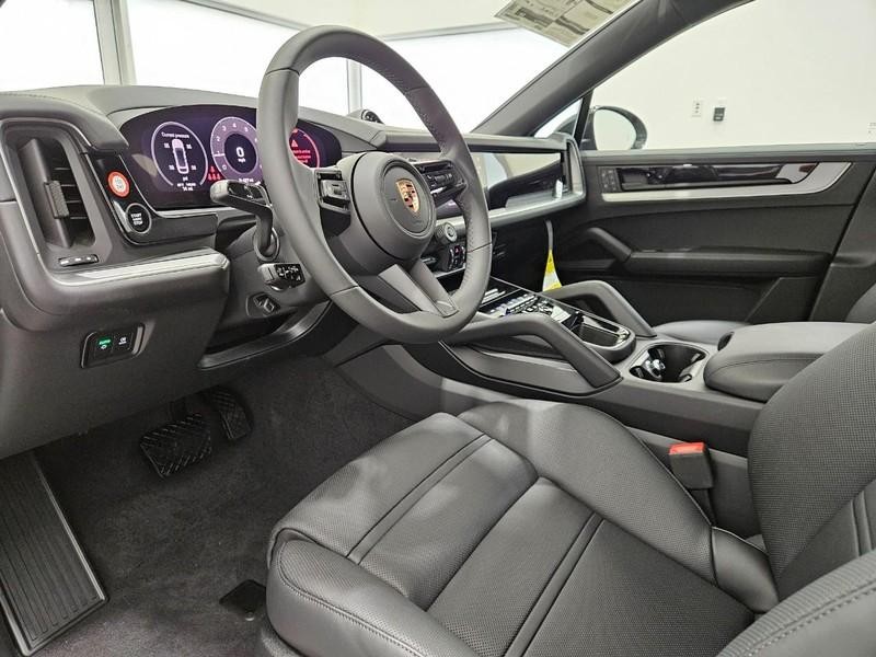 Porsche Cayenne Vehicle Full-screen Gallery Image 4