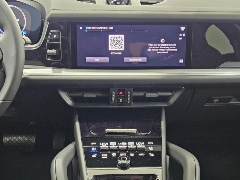 Porsche Cayenne Vehicle Full-screen Gallery Image 14