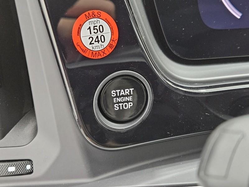 Porsche Cayenne Vehicle Full-screen Gallery Image 18