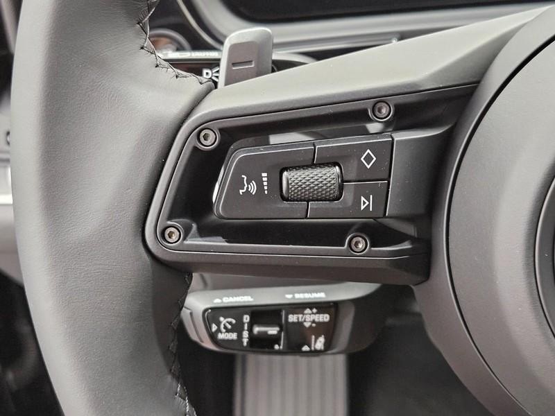 Porsche Cayenne Vehicle Full-screen Gallery Image 19