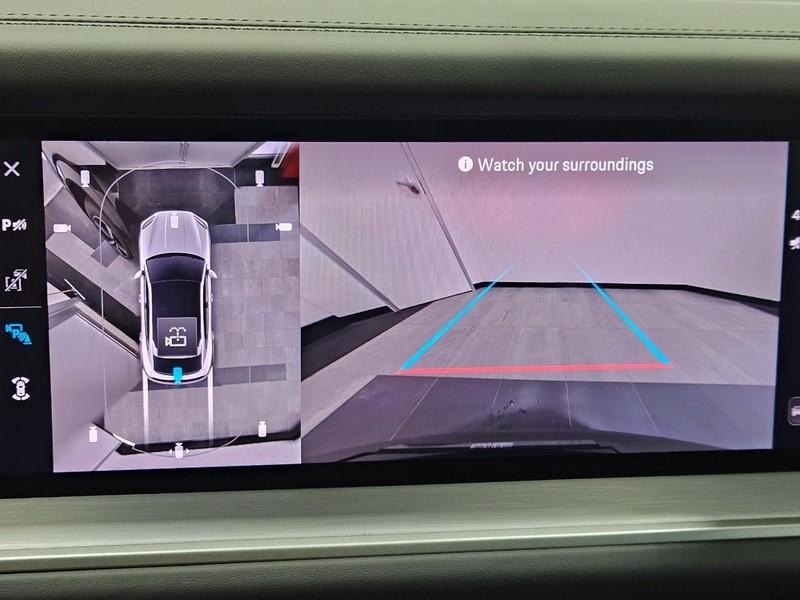 Porsche Cayenne Vehicle Full-screen Gallery Image 22