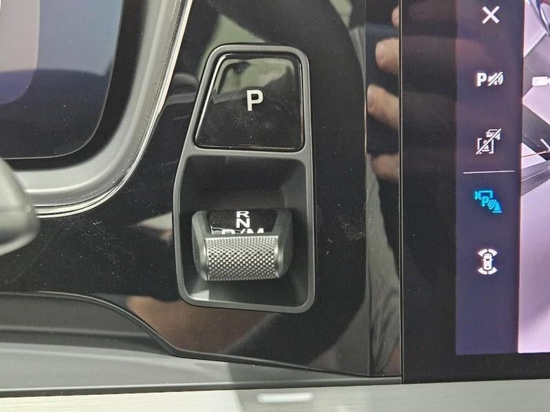 Porsche Cayenne Vehicle Full-screen Gallery Image 23