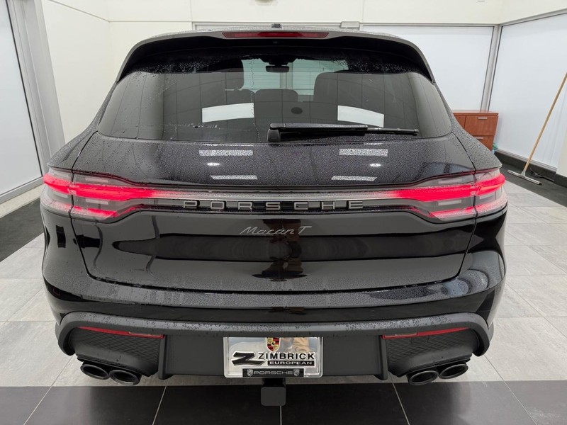 Porsche Macan Vehicle Full-screen Gallery Image 6