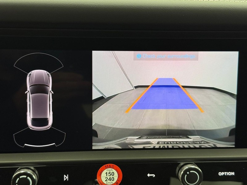 Porsche Macan Vehicle Full-screen Gallery Image 22